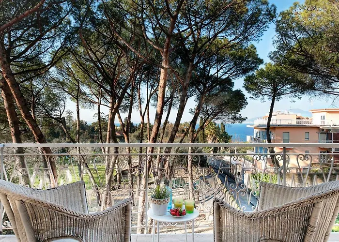 El Royale Suites Sorrento